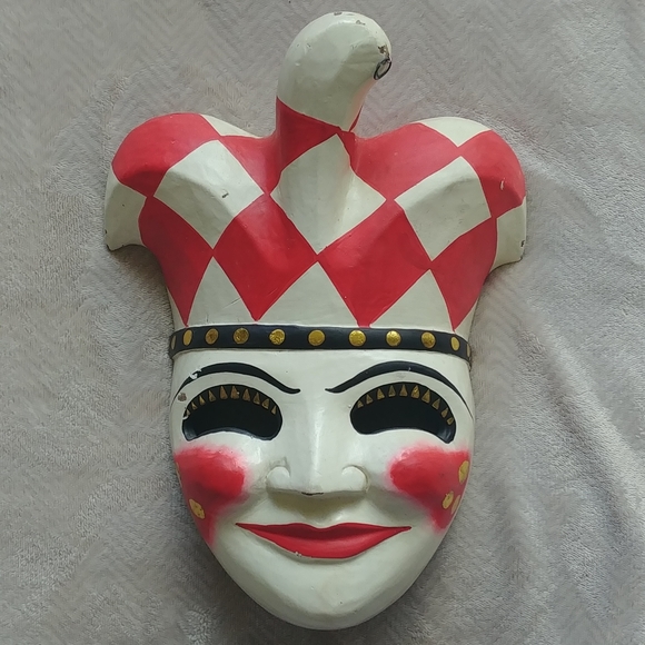 Wooden jester clown mask wall hanging - Picture 1 of 8